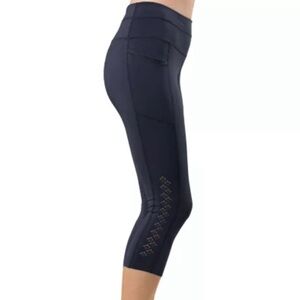 ❤️Tangerine Navy Capri Yoga Pants